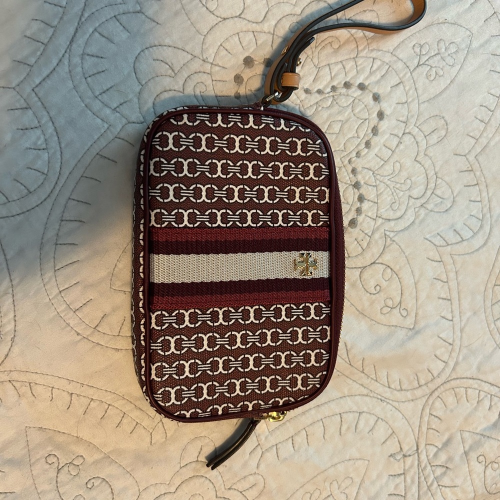 Elegant Burgundy and White Patterned Clutch